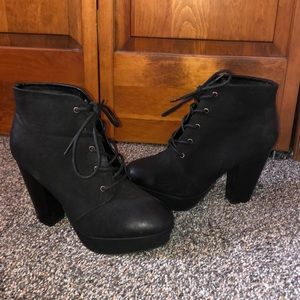 Mossimo black chunky heeled lace front tie booties